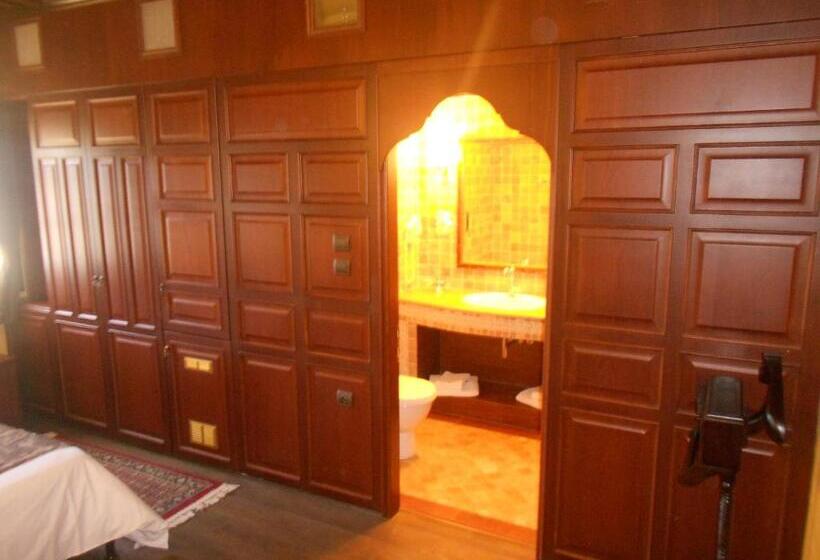 豪华单人间, Estate Kalaitzis