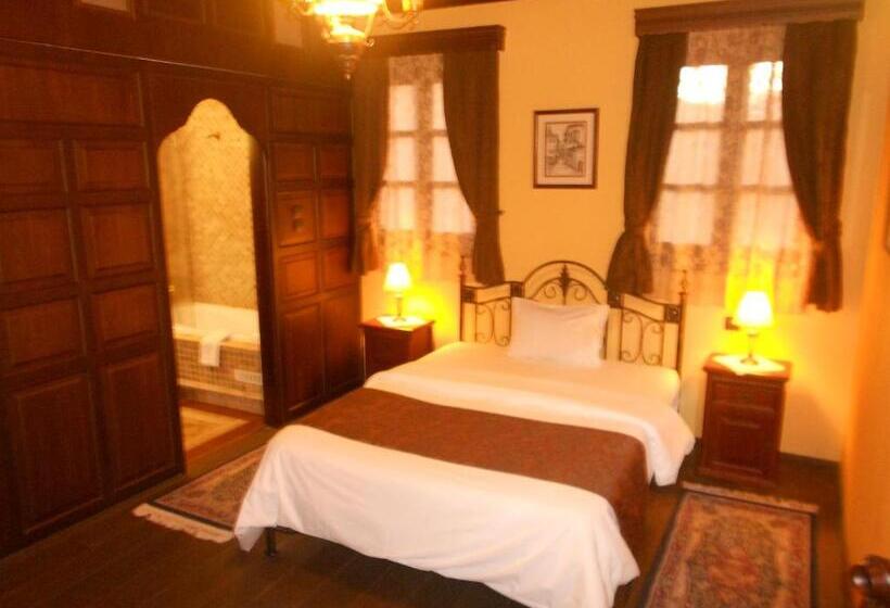 Quarto Economy, Estate Kalaitzis