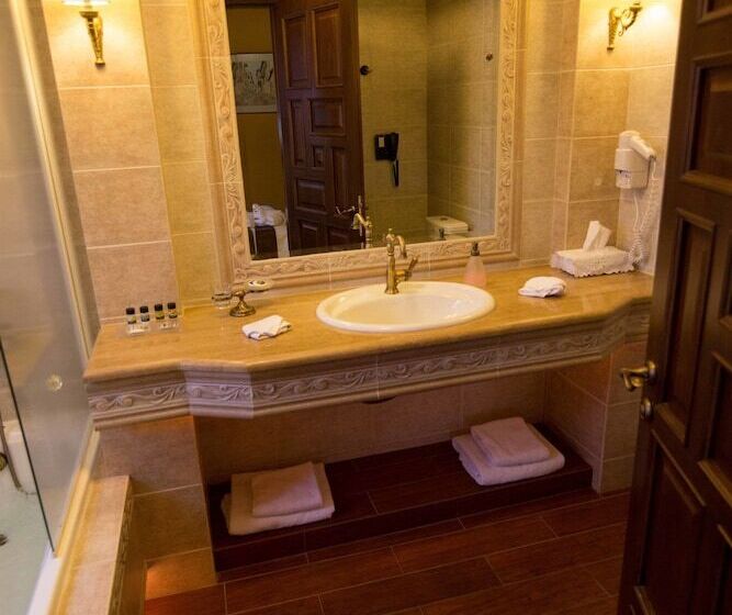 Family Suite, Estate Kalaitzis