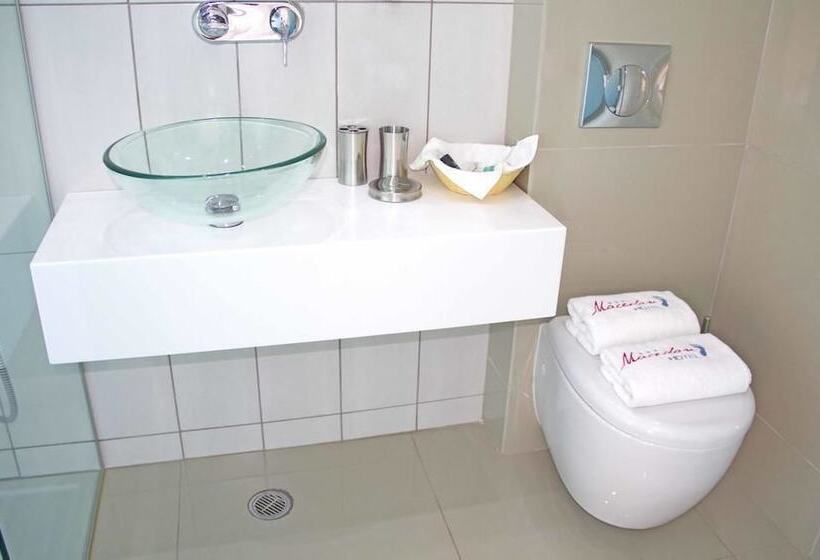 디럭스 룸, Macedon