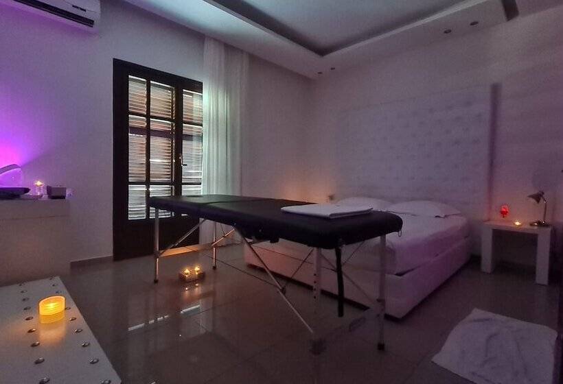 디럭스 룸, Macedon