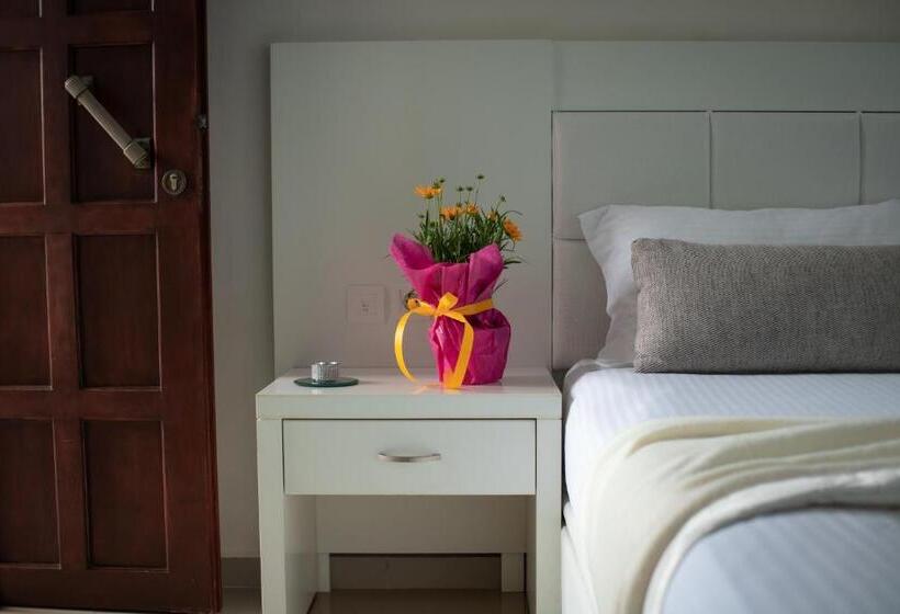 디럭스 룸, Macedon