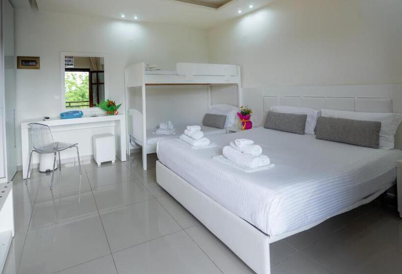 디럭스 룸, Macedon