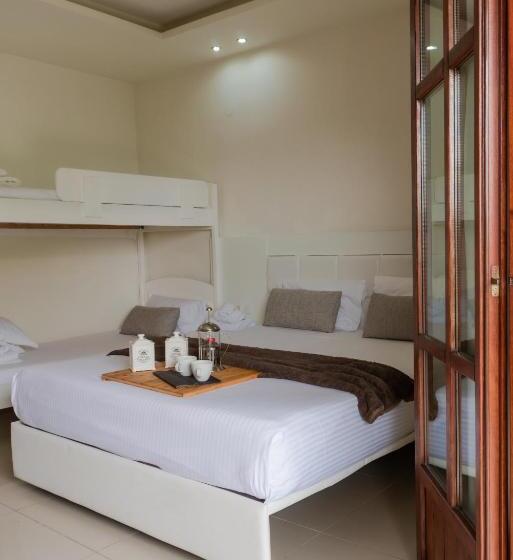 디럭스 룸, Macedon