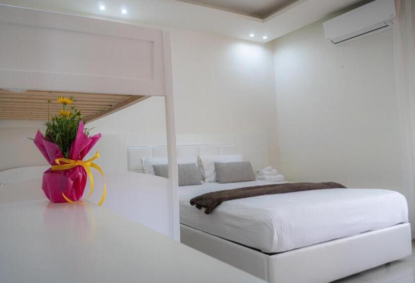 디럭스 룸, Macedon