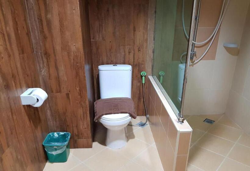 Полулюкс, Poonsook Phitsanulok Hotel Sha Plus