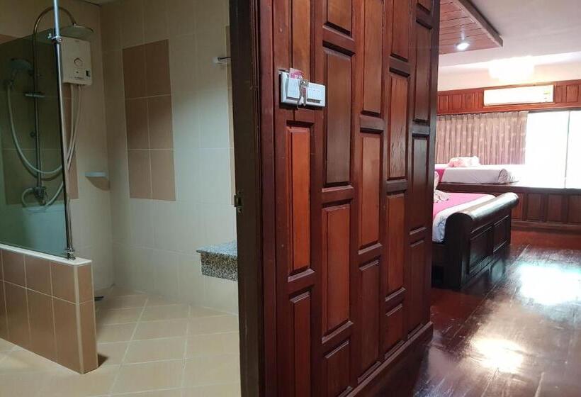 Полулюкс, Poonsook Phitsanulok Hotel Sha Plus