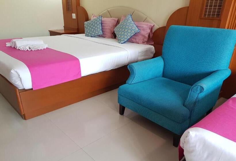 Полулюкс, Poonsook Phitsanulok Hotel Sha Plus