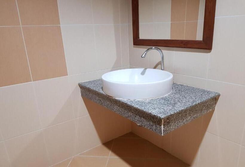 Номер Deluxe, Poonsook Phitsanulok Hotel Sha Plus