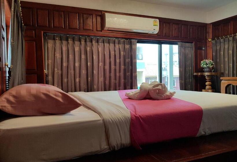 Полулюкс, Poonsook Phitsanulok Hotel Sha Plus