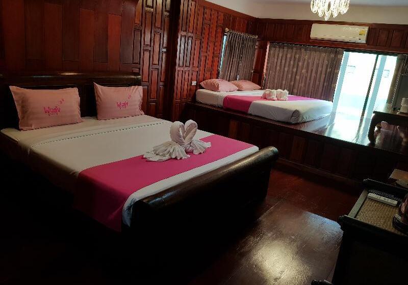 Полулюкс, Poonsook Phitsanulok Hotel Sha Plus