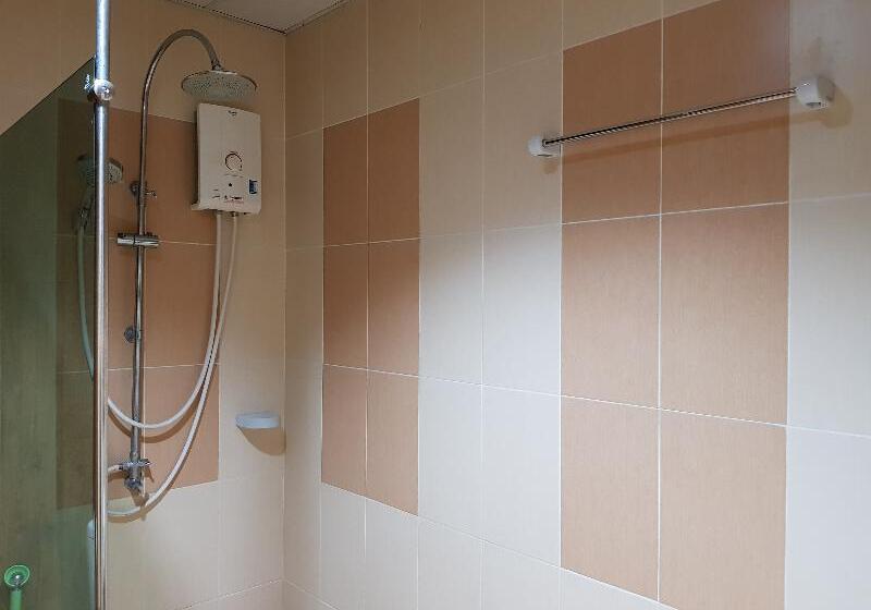 Полулюкс, Poonsook Phitsanulok Hotel Sha Plus