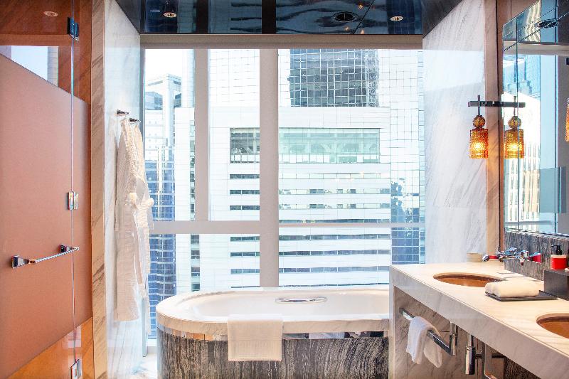 스위트 킹사이즈 침대, Regent Shanghai Pudong Complimentary First Round Minibar Per Stay Including A Bottle Of Wine