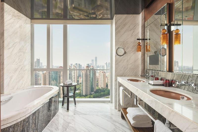 Suíte Cama King, Regent Shanghai Pudong   Complimentary First Round Minibar Per Stay   Including A Bottle Of Wine