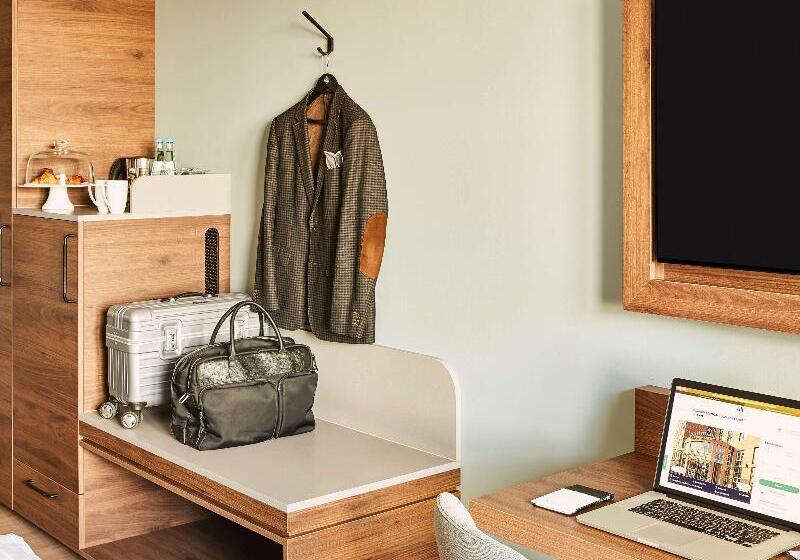 프리미엄 룸, Regent Shanghai Pudong Complimentary First Round Minibar Per Stay Including A Bottle Of Wine