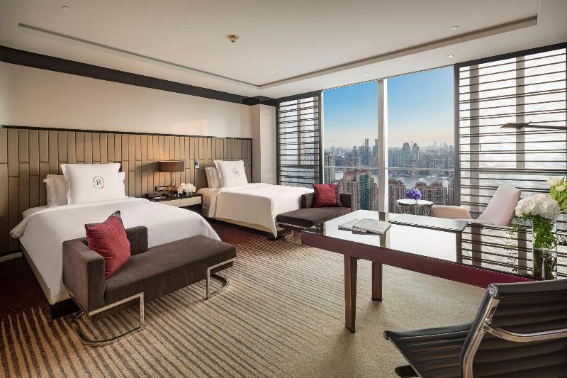 클래식 룸, Regent Shanghai Pudong Complimentary First Round Minibar Per Stay Including A Bottle Of Wine