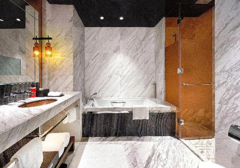 클래식 룸, Regent Shanghai Pudong Complimentary First Round Minibar Per Stay Including A Bottle Of Wine