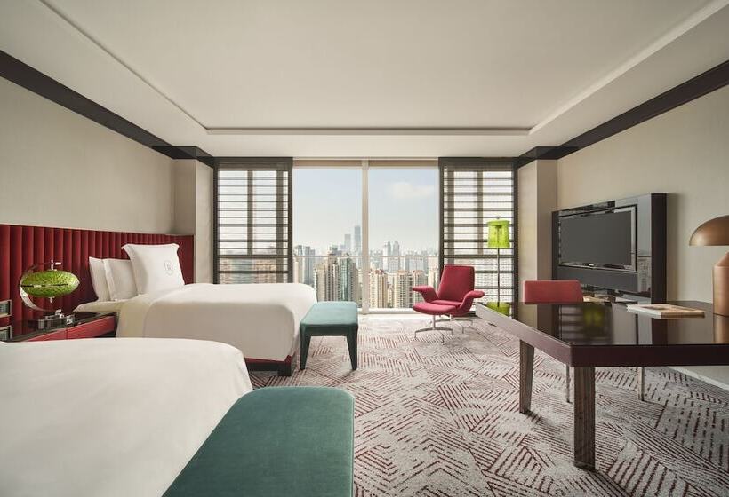 클럽 룸, Regent Shanghai Pudong Complimentary First Round Minibar Per Stay Including A Bottle Of Wine