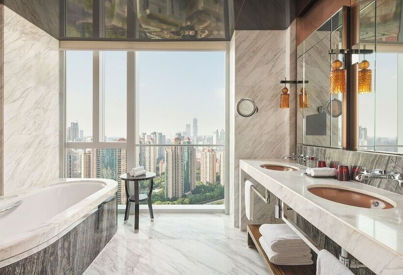 3 베드룸 프레지덴셜 스위트, Regent Shanghai Pudong Complimentary First Round Minibar Per Stay Including A Bottle Of Wine