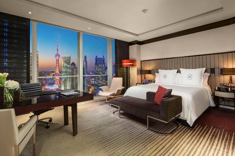 프리미엄 룸, Regent Shanghai Pudong Complimentary First Round Minibar Per Stay Including A Bottle Of Wine