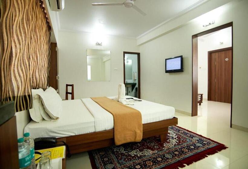 Superior-perhehuone, Sai Sangam