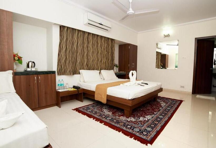 Superior-perhehuone, Sai Sangam