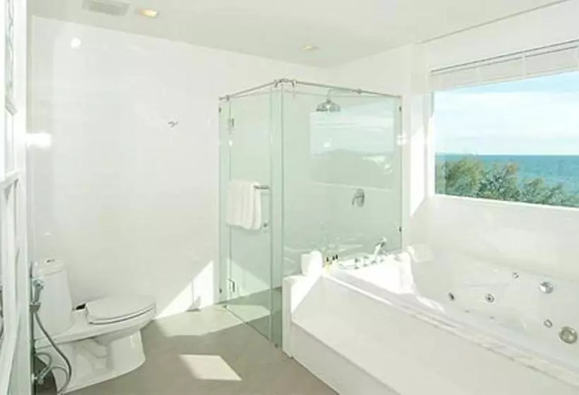 スイート, Welcome World Beachfront Resort