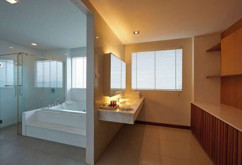 Люкс, Welcome World Beachfront Resort