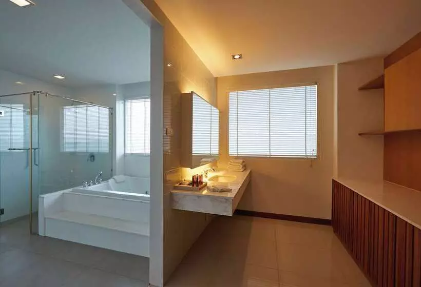 スイート, Welcome World Beachfront Resort