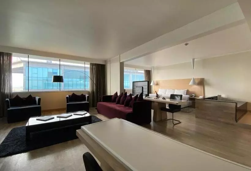 プレジデントスイートルーム, Wyndham Concepcion Pettra