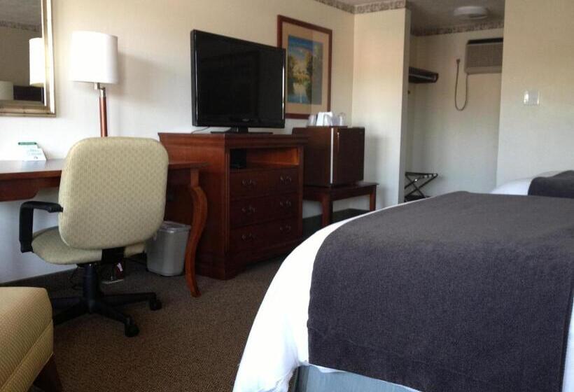 جناح غرفتين نوم, Holiday Hill Inn & Suites