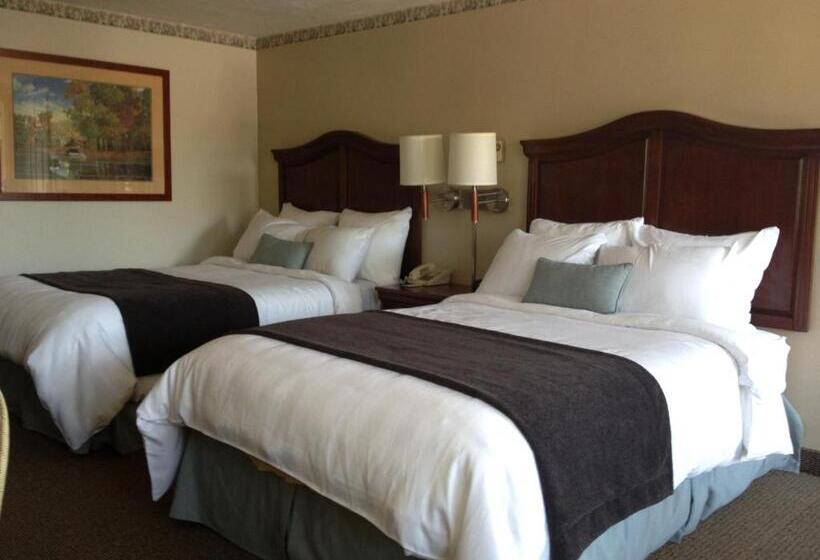 جناح غرفتين نوم, Holiday Hill Inn & Suites