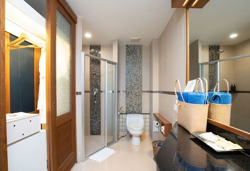 Семейный Номер, Sylvan Koh Chang