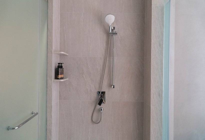 Люкс, Sylvan Koh Chang