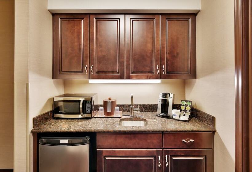 جناح, Holiday Inn Express Hotel & Suites Butte, An Ihg