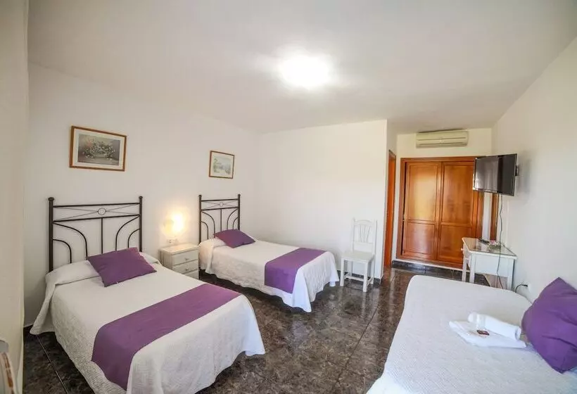 Standard Triple Room with Terrace, El Levante