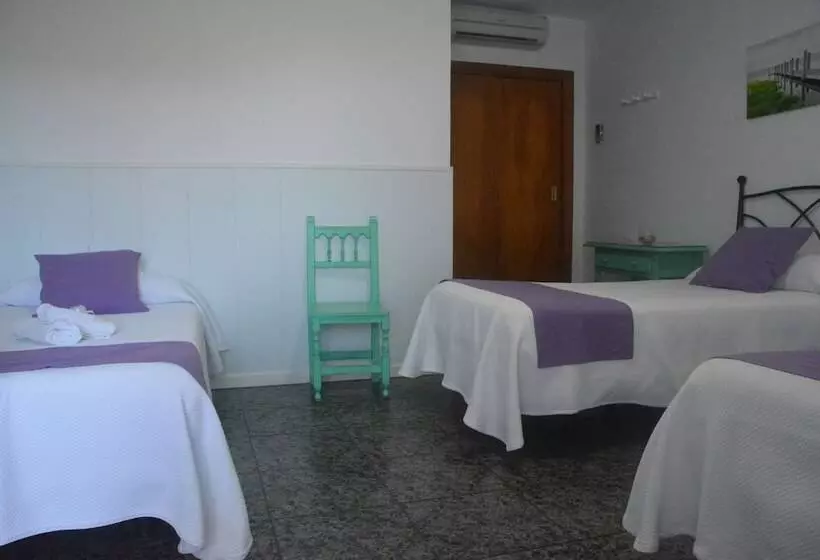 Standard Triple Room with Terrace, El Levante