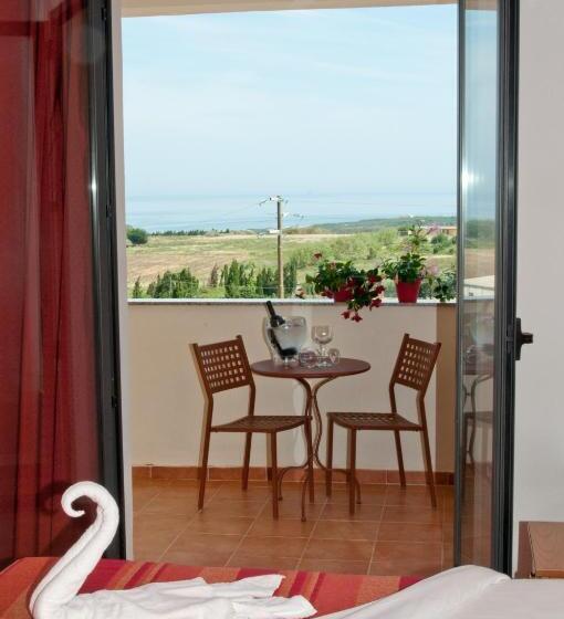 オーシャンビュースタンダードルームバルコニー付き, Abbaidda