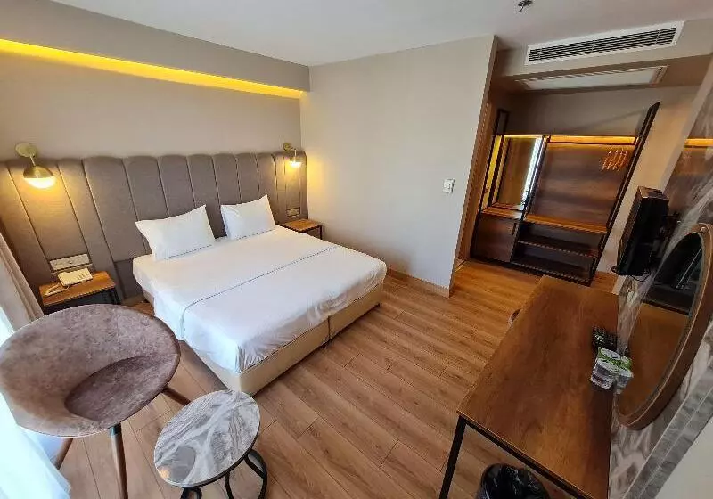 Economy Room