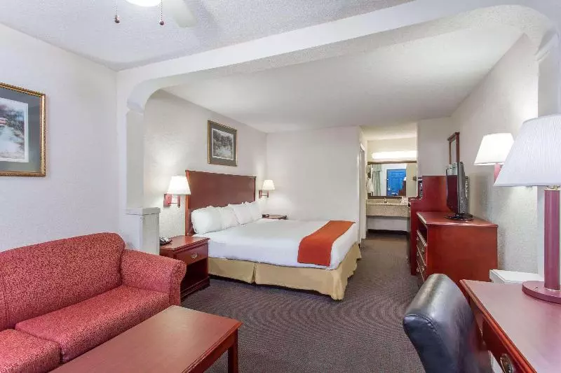 キングサイズベッドのスイートルーム, Baymont Inn & Suites