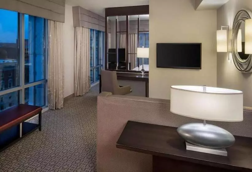 سوئیت با تخت بزرگ, Cambria Hotel White Plains Downtown