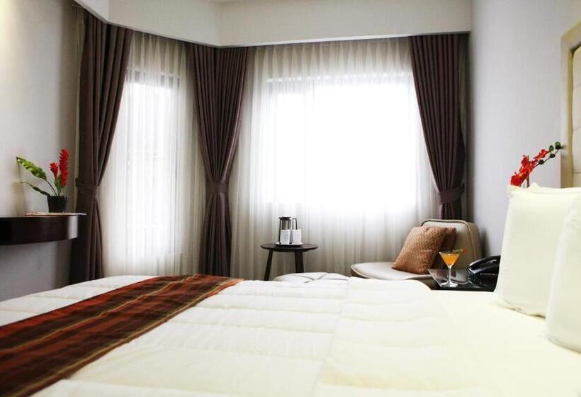 اتاق لوکس, Castle Peak