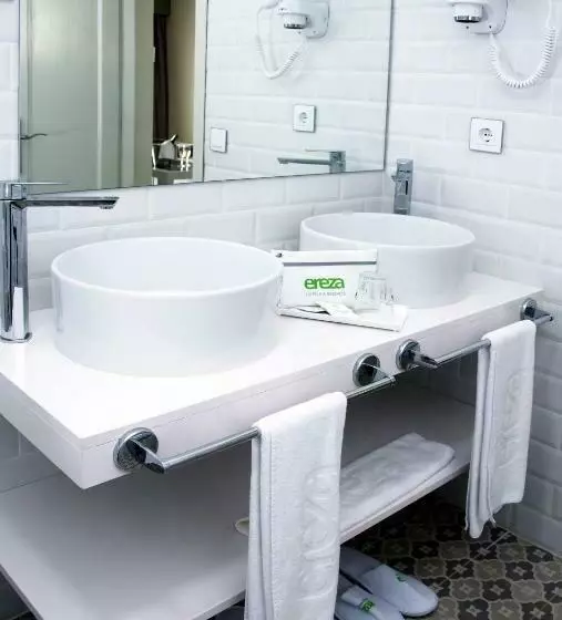 سوییت جونیور با چشمانداز دریا, Ereza Mar - Adults Only
