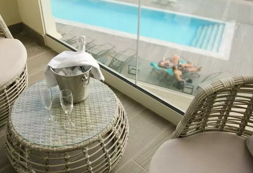سوییت جونیور با چشمانداز دریا, Ereza Mar - Adults Only