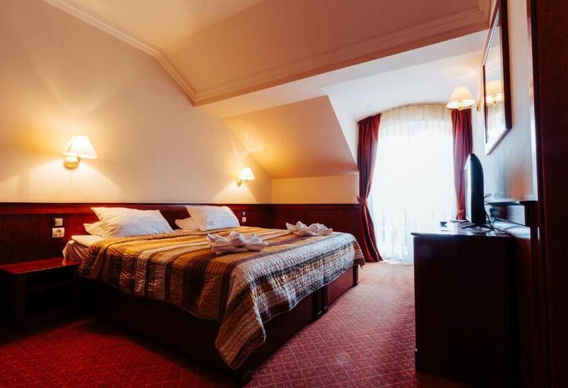 غرفة قياسية مزوَّدة بشُرفة, Ködmön