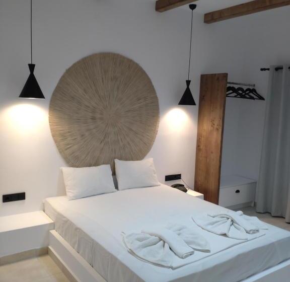 سوییت, Kyra Panagia