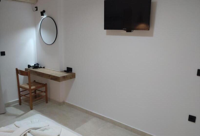 سوییت, Kyra Panagia