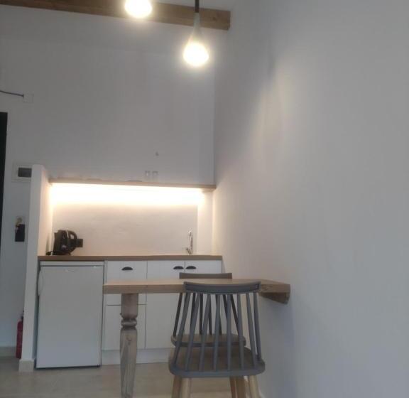 سوییت, Kyra Panagia