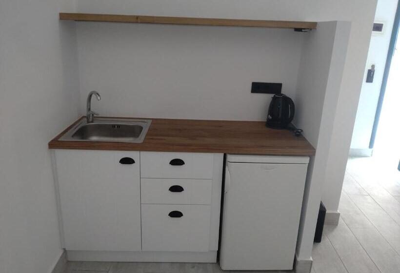 سوییت, Kyra Panagia