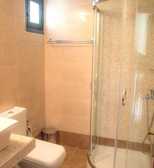 سوییت, Kyra Panagia